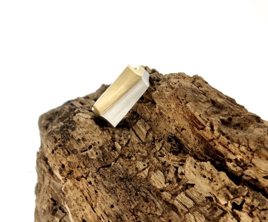 Small 18ct yellow gold and platinum signet ring