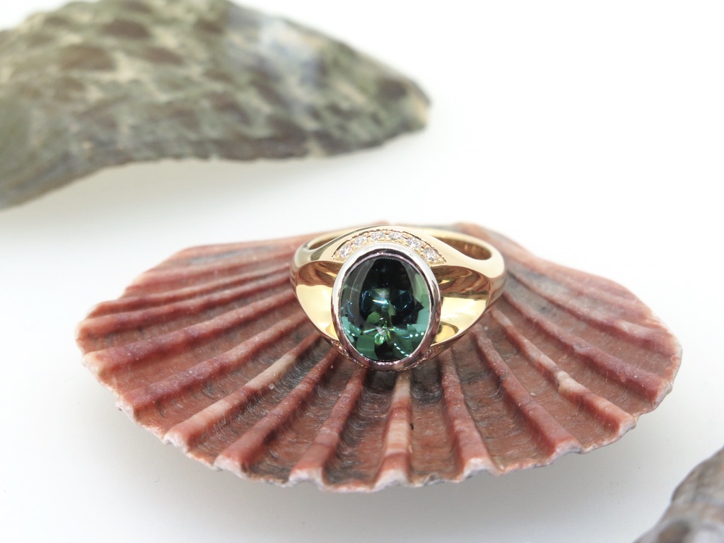 Handmade 18ct yellow gold and platinum Tourmaline and Diamond signet ring